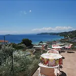 Rene 2* Skiathos-Stadt