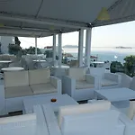 Rene Hotel 2*