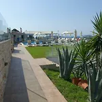Rene Hotel 2*