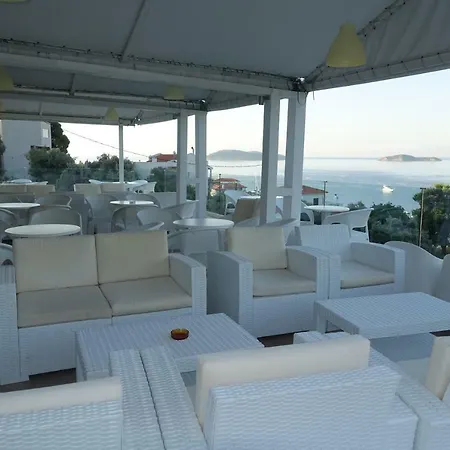 Rene Hotel 2*