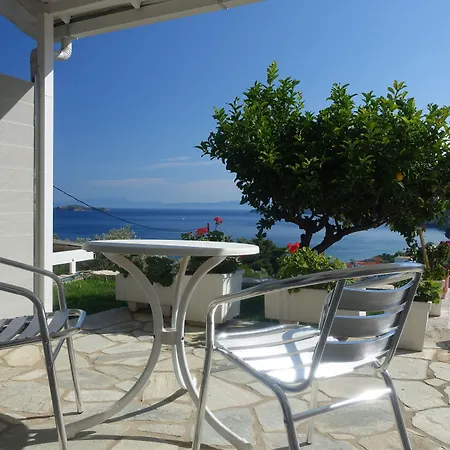 Rene Ξενοδοχείο 2*