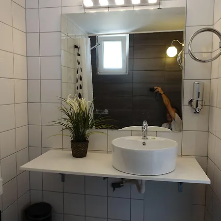 Ξενοδοχείο Rene 2*