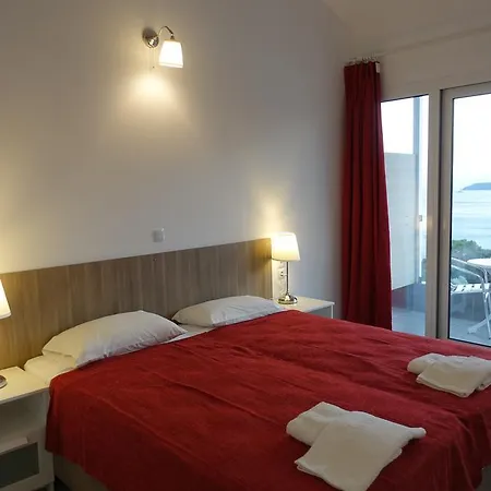 Rene Σκιάθος Πόλη