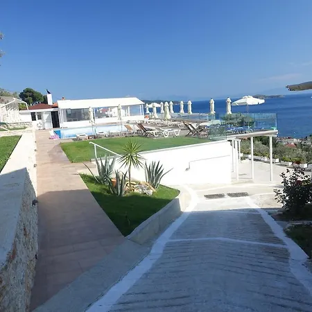 Ξενοδοχείο Rene 2*