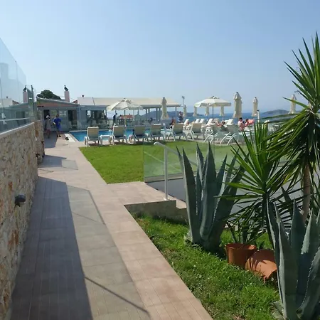 Rene Ξενοδοχείο 2*